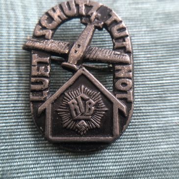 R.L.B. German Luftschutz badge