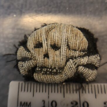 Waffen SS Bullion longbone collar patch skull original