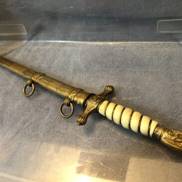 A German Kriegsmarine dagger very early Eickhorn logo (small Squirrel in an oval)